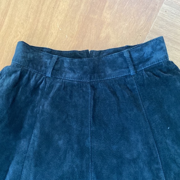 Vintage 70’s high waisted, black suede midi skirt. 29” waist (US 8). As new. - Picture 3 of 8